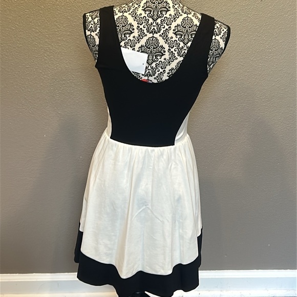 NWT Saks red label dress size S/P - Picture 2 of 11